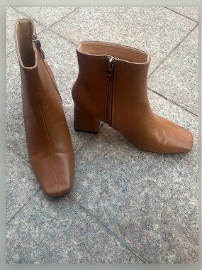 Beautiful Square toe camel booties